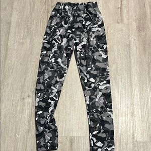 Sweet legs Gray and Black Urban Camouflage Leggings with Elastic Waist